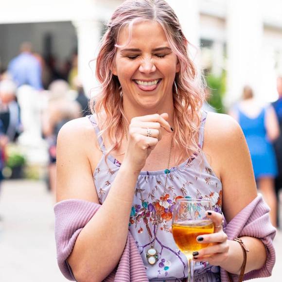 Meet your Posher, Jen - Picture 1 of 1